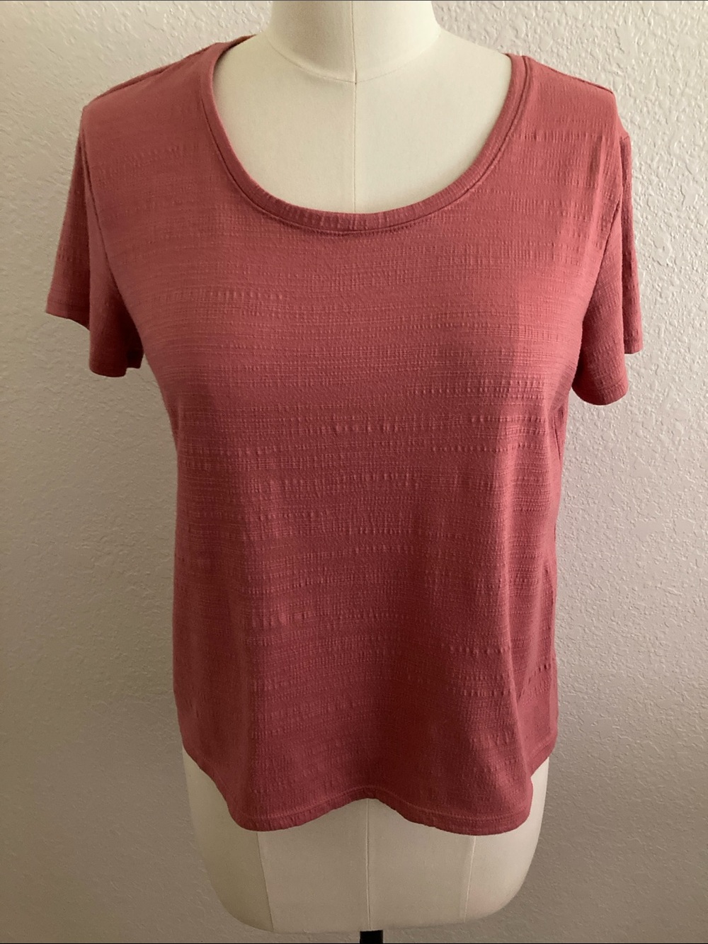 Simply Vera Vera Wang Scoop Neck Short Sleeve Top in Dusty Rose/Coral